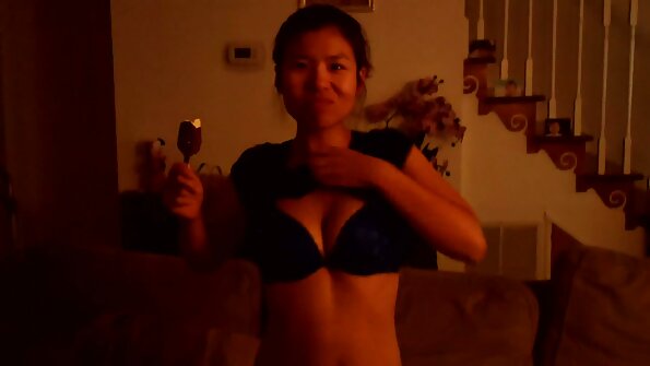 Товстий півень сильно забиває Лейлу Прайс в секс відео безкоштовно її голену кицьку