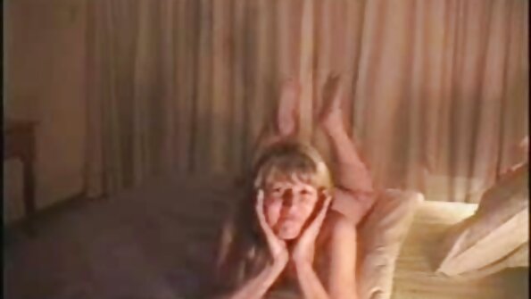 Сексуальна порнозірка скачати безкоштовно порно відео Лела Стар зловила Дженну Сатіву і змусила її скінчити